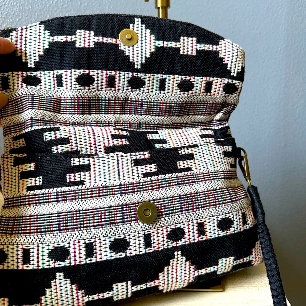MERONA SOUTHWESTERN PATTERN CROSSBODY BAG. - Picture 8 of 9